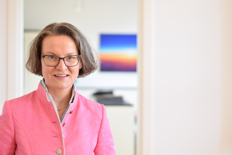 Die NRW-Bauministerin Ina Scharrenbach fordert eine Vereinfachungen beim Vergaberechts